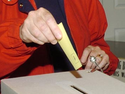 Ανοίγουν οι κάλπες στην Ιρλανδία