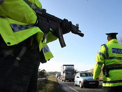 Συνεχίζονται οι συλλήψεις στη Β. Ιρλανδία
