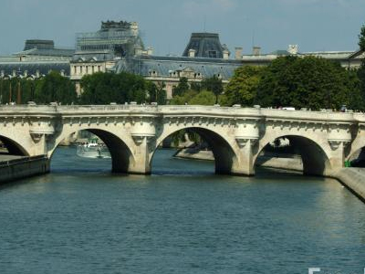 Τουριστικό πλοίο βυθίστηκε στον Σηκουάνα