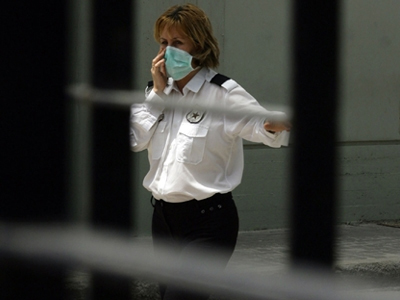 Τρία ακόμη κρούσματα της νέας γρίπης