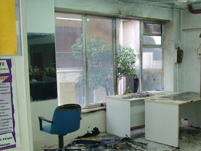 Επίθεση με γκαζάκια στο γαλλικό πρακτορείο ειδήσεων