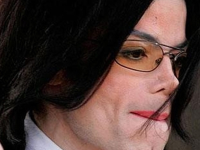 «Βυθισμένος» στα ναρκωτικά, την παράνοια και τα χρέη ο Michael Jackson
