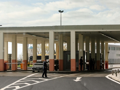 Μετέφεραν λαθρομετανάστες με αυτοκίνητο του ΥΠΕΧΩΔΕ