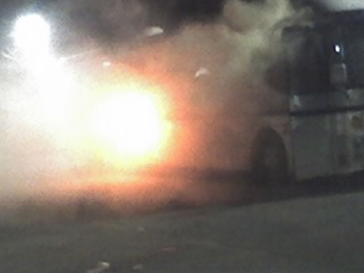 Τουλάχιστον 24 νεκροί από λεωφορείο που τυλίχτηκε στις φλόγες