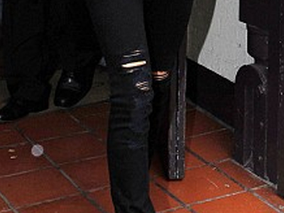 Μετά το σορτσάκι ήρθε το σκισμένο τζιν