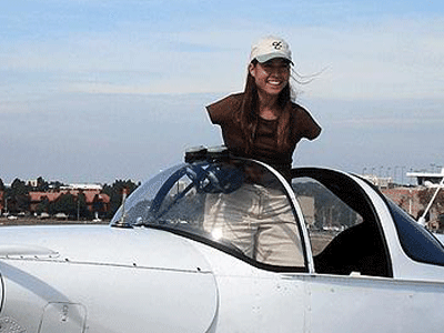 Γυναίκα – πιλότος χωρίς χέρια