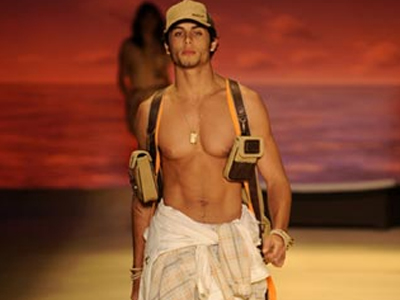 Ο Jesus Luz στην πασαρέλα