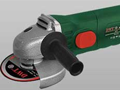 Έπεσε πάνω σε τροχό και έκοψε την καρωτίδα του