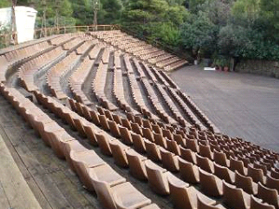 Εκδήλωση διαμαρτυρίας έξω από το Θέατρο “ΔΟΡΑ ΣΤΡΑΤΟΥ”