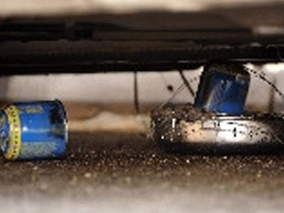 Εμπρηστική επίθεση με γκαζάκια σε Ι.Χ