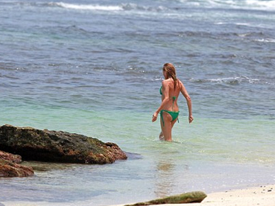 Μπανάκι χωρίς τον Adam Levine η Cameron Diaz