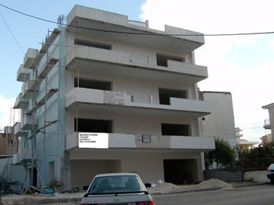 Όπισθεν ολοταχώς στη φορολογία ακινήτων