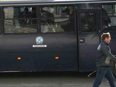 Φαντάρος γάζωσε με 30 σφαίρες αυτοκίνητα της Αστυνομίας