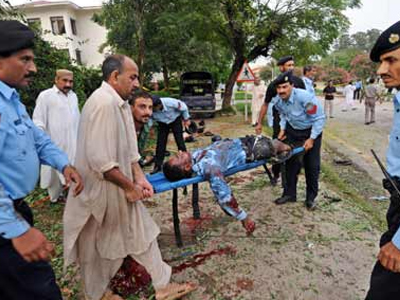 Αιματηρή επίθεση αυτοκτονίας στο Πακιστάν