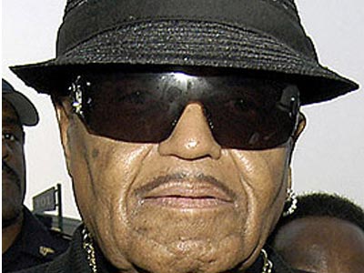 Το σκληρό του πρόσωπο δείχνει ο Joe Jackson