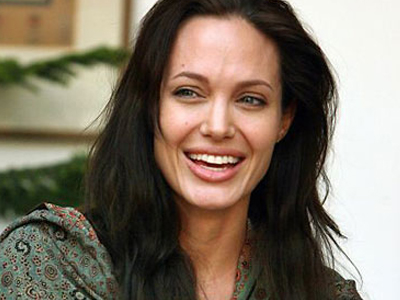 Στο σπίτι η Τζολί και τα δίδυμα