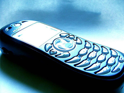 Διάρρηξη με λεία 14.000 ευρώ σε κάρτες κινητών