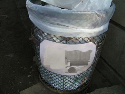 Ανήλικος συνελήφθη να καίει καλάθια απορριμμάτων