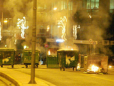 Δέκα εμπρησμοί σε τρεις ώρες στην Θεσσαλονίκη