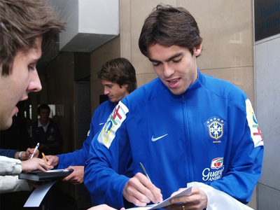 Ο Kaka στην… αγκαλιά της ”βασίλισσας”