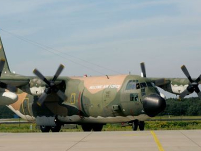 Κεραυνός χτύπησε στρατιωτικό αεροσκάφος