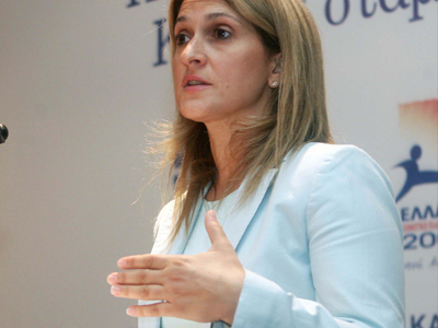 H υφυπουργός και το σκονάκι