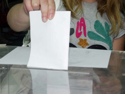 Νέες δημοσκοπήσεις. Στο 0,3% η “ψαλίδα” ΝΔ – ΠΑΣΟΚ