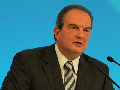 Καραμανλής: ”Όποιος θέλει, ας έρθει να με ρίξει”