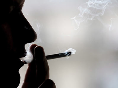 Στη φυλακή οι καπνιστές