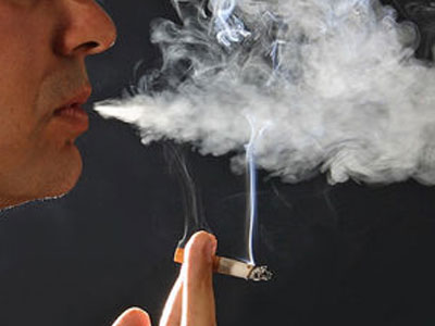 Πρωτιά στο κάπνισμα οι Έλληνες