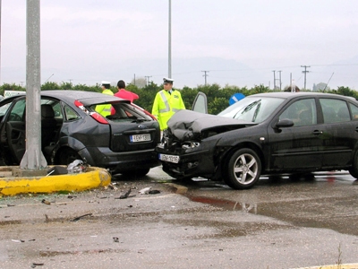 Σε «παγοδρόμιο» έχουν μετατραπεί οι δρόμοι στην Αττική