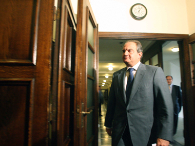 Γραμμή Καραμανλή προς την ΟΝΝΕΔ: «Ή εγώ ή το xάος»