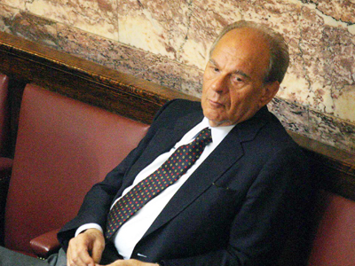 Στις φλόγες το αυτοκίνητο του Αχιλλέα Καραμανλή