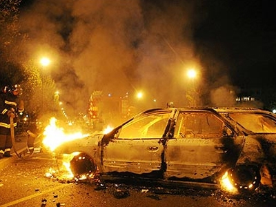 Ισχυρή έκρηξη σε κατάστημα επίπλων