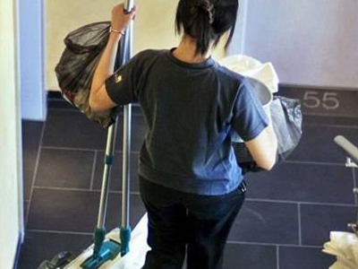 Χτύπησε 50χρονη καθαρίστρια επειδή ζήτησε τα δεδουλευμένα