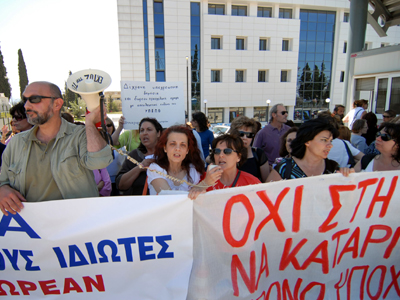 Ένταση και επεισόδια στο υπουργείο Παιδείας