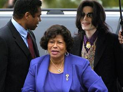 Διαχειρίστρια της περιουσίας και κηδεμόνας των παιδιών η Katherine Jackson