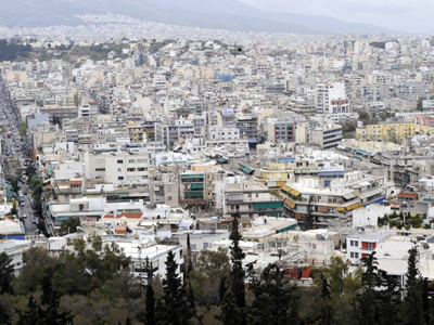 Τρελή αγάπη με τα σπίτια, οι Έλληνες
