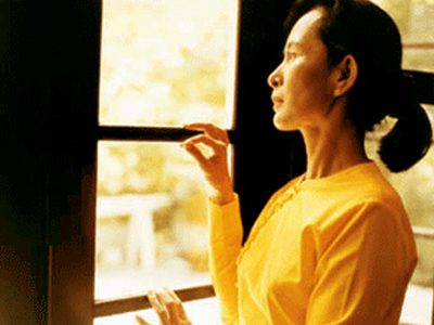 Διπλωμάτες και δημοσιογράφοι στη δίκη της ηγέτιδος της αντιπολίτευσης της Μιανμάρ