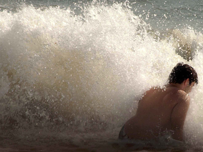 Μίνι τσουνάμι με τέσσερις τραυματίες στο Αίγιο