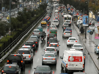 Μετ’ εμποδίων η κίνηση στο Λεκανοπέδιο