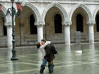 Τέσσερα φιλιά τη μέρα για έναν επιτυχημένο γάμο