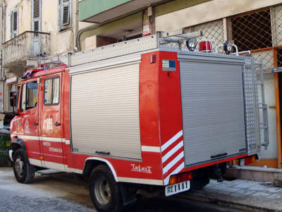 Φωτιά σε κατάστημα στον Πειραιά