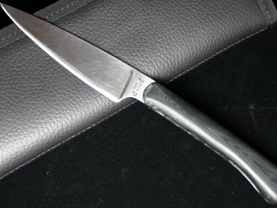 Μαχαίρωσε την σύζυγο και τον 5χρονο γιο του