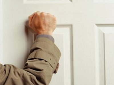 Προσποιήθηκαν τους υπαλλήλους κούριερ για να ληστέψουν ηλικιωμένους