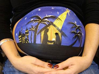 Ζωγράφισε χριστουγεννιάτικες κάρτες στην κοιλιά της