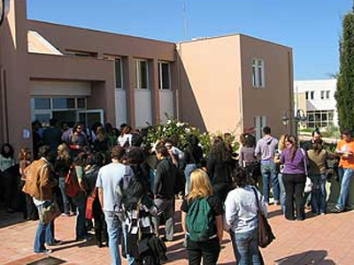 Αναγνώριση με ερωτηματικά για τα κέντρα ελευθέρων σπουδών