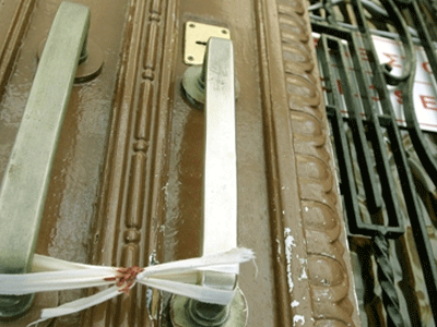 Οίκος ανοχής… κάτω από τη μύτη των βουλευτών