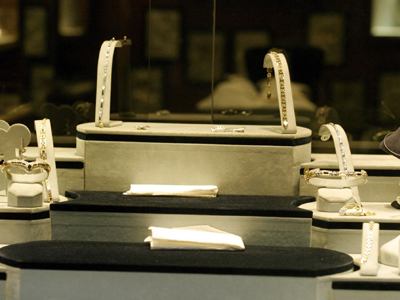 «Χρυσός» έγινε . . . κοσμηματοπώλης