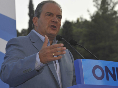 Σκληρή κόντρα Καραμανλή – Παπανδρέου